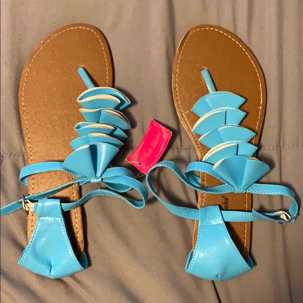 NWT turquoise sandle